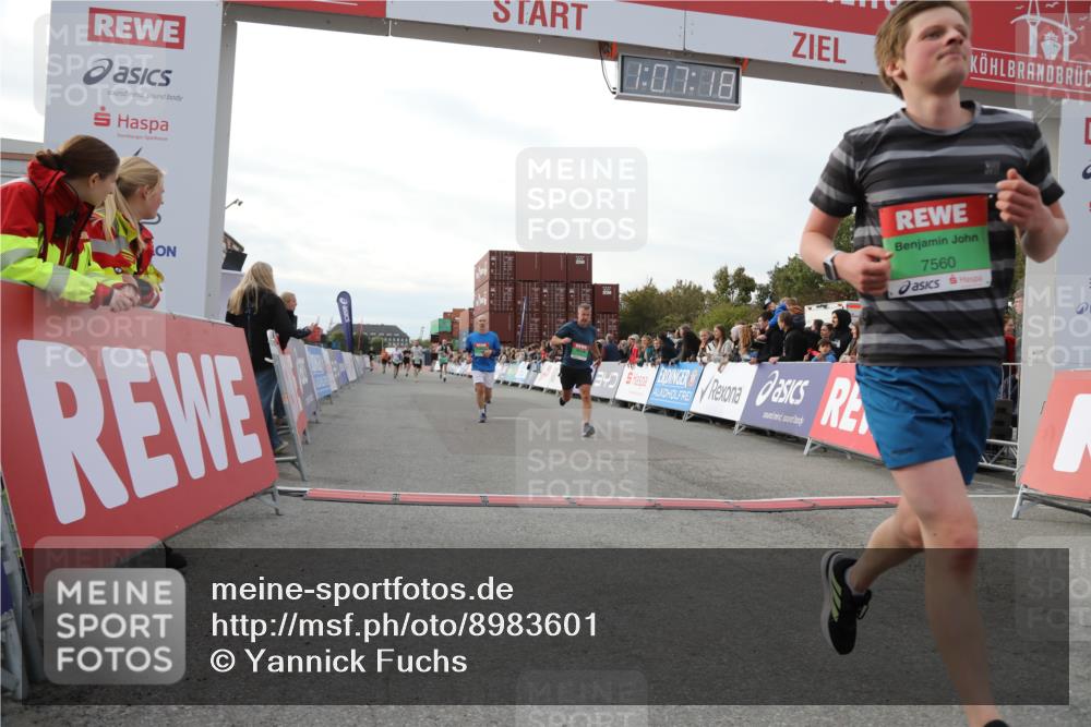 03.10.2025 - Köhlbrandbrückenlauf Yannick Fuchs http://msf.ph/oto/8983601 03.10.2025 16:07:16 Ziel 7093, 7302, 7340, 7402, 7434, 7560, 8925, 9018, 9261 meine-sportfotos.de