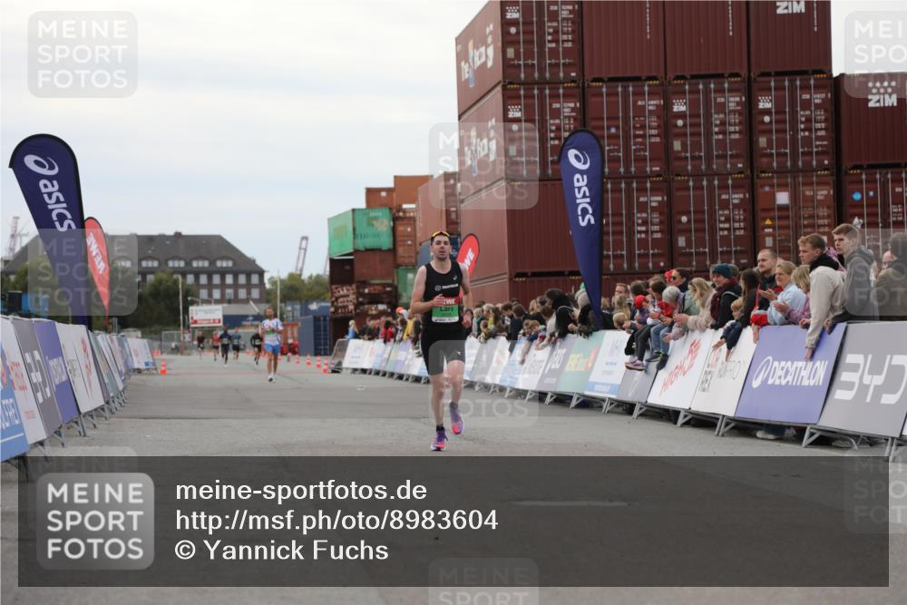 03.10.2025 - Köhlbrandbrückenlauf Yannick Fuchs http://msf.ph/oto/8983604 03.10.2025 15:53:27 Ziel 7143, 9058 meine-sportfotos.de