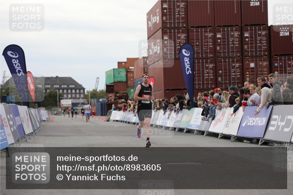 03.10.2025 - Köhlbrandbrückenlauf Yannick Fuchs http://msf.ph/oto/8983605 03.10.2025 15:53:27 Ziel 7143, 9058 meine-sportfotos.de