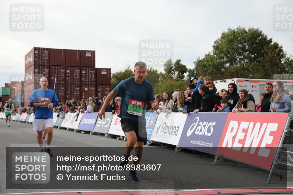 03.10.2025 - Köhlbrandbrückenlauf Yannick Fuchs http://msf.ph/oto/8983607 03.10.2025 16:07:17 Ziel 7093, 7302, 7340, 7402, 7434, 7560, 8925, 9018, 9261 meine-sportfotos.de