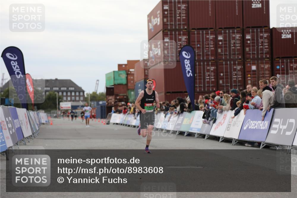 03.10.2025 - Köhlbrandbrückenlauf Yannick Fuchs http://msf.ph/oto/8983608 03.10.2025 15:53:27 Ziel 7143, 9058 meine-sportfotos.de