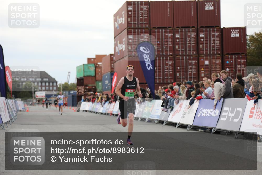 03.10.2025 - Köhlbrandbrückenlauf Yannick Fuchs http://msf.ph/oto/8983612 03.10.2025 15:53:28 Ziel 7143, 9058 meine-sportfotos.de