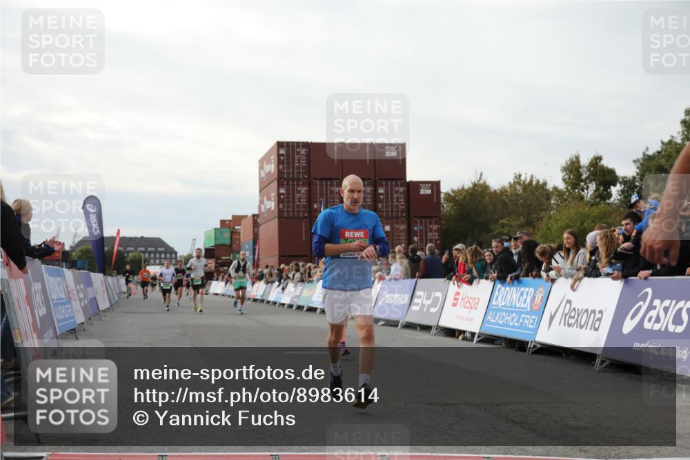 03.10.2025 - Köhlbrandbrückenlauf Yannick Fuchs http://msf.ph/oto/8983614 03.10.2025 16:07:17 Ziel 7093, 7302, 7340, 7402, 7434, 7560, 8925, 9018, 9261 meine-sportfotos.de