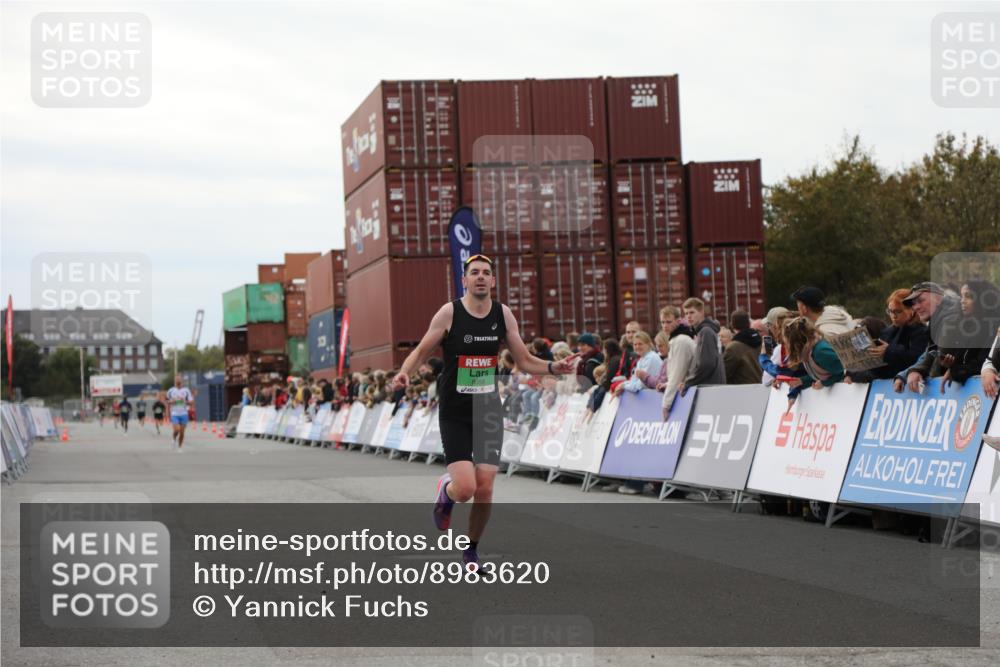 03.10.2025 - Köhlbrandbrückenlauf Yannick Fuchs http://msf.ph/oto/8983620 03.10.2025 15:53:28 Ziel 7143, 9058 meine-sportfotos.de