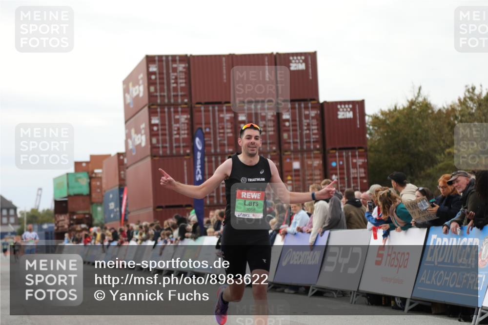 03.10.2025 - Köhlbrandbrückenlauf Yannick Fuchs http://msf.ph/oto/8983622 03.10.2025 15:53:29 Ziel 9058 meine-sportfotos.de