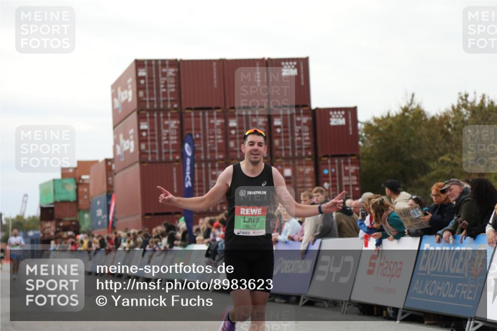 03.10.2025 - Köhlbrandbrückenlauf Yannick Fuchs http://msf.ph/oto/8983623 03.10.2025 15:53:29 Ziel 9058 meine-sportfotos.de