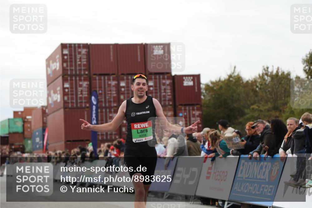 03.10.2025 - Köhlbrandbrückenlauf Yannick Fuchs http://msf.ph/oto/8983625 03.10.2025 15:53:29 Ziel 9058 meine-sportfotos.de