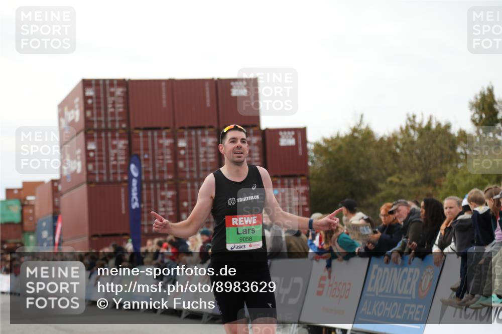 03.10.2025 - Köhlbrandbrückenlauf Yannick Fuchs http://msf.ph/oto/8983629 03.10.2025 15:53:30 Ziel 9058 meine-sportfotos.de
