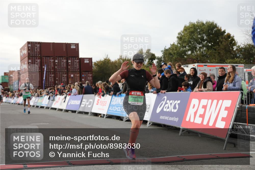 03.10.2025 - Köhlbrandbrückenlauf Yannick Fuchs http://msf.ph/oto/8983630 03.10.2025 16:07:19 Ziel 7093, 7302, 7340, 7402, 7434, 9018, 9261 meine-sportfotos.de