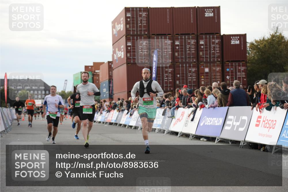 03.10.2025 - Köhlbrandbrückenlauf Yannick Fuchs http://msf.ph/oto/8983636 03.10.2025 16:07:21 Ziel 7093, 7302, 7402, 7434, 9018, 9261 meine-sportfotos.de