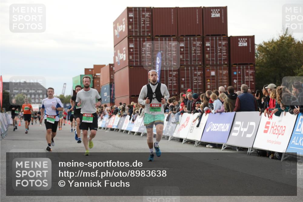 03.10.2025 - Köhlbrandbrückenlauf Yannick Fuchs http://msf.ph/oto/8983638 03.10.2025 16:07:21 Ziel 7093, 7302, 7402, 7434, 9018, 9261 meine-sportfotos.de