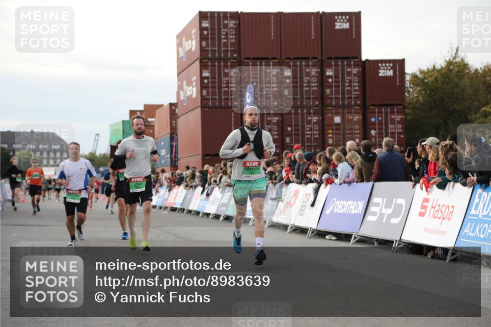 03.10.2025 - Köhlbrandbrückenlauf Yannick Fuchs http://msf.ph/oto/8983639 03.10.2025 16:07:21 Ziel 7093, 7302, 7402, 7434, 9018, 9261 meine-sportfotos.de