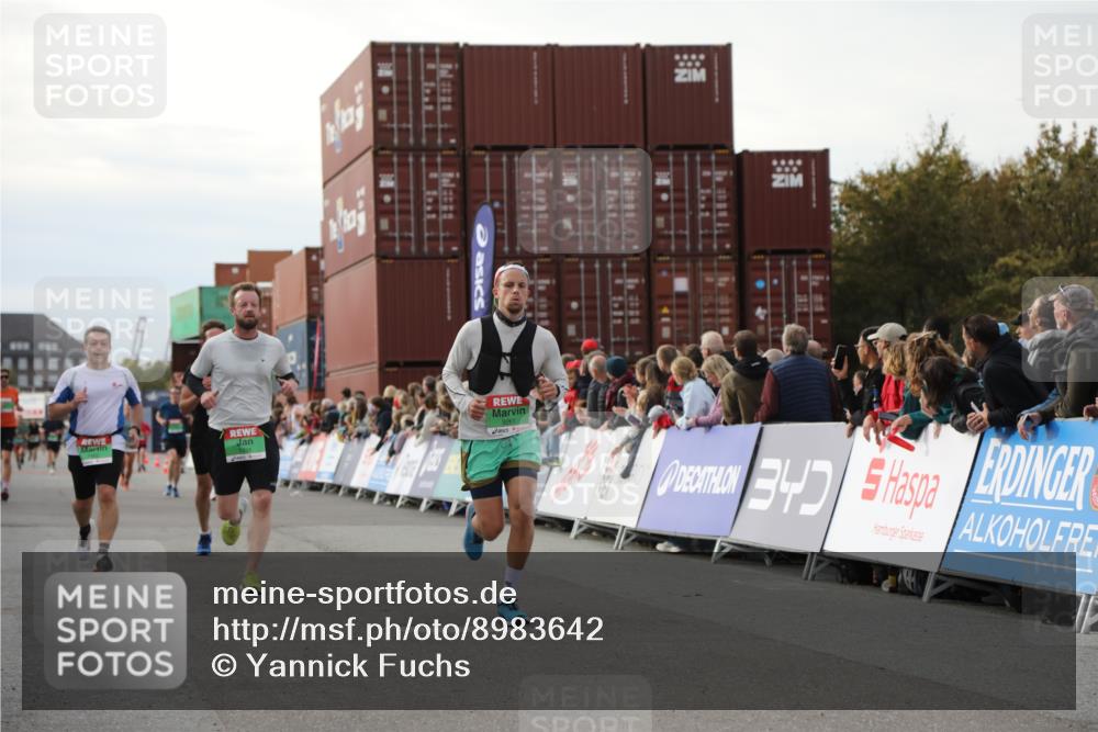 03.10.2025 - Köhlbrandbrückenlauf Yannick Fuchs http://msf.ph/oto/8983642 03.10.2025 16:07:21 Ziel 7093, 7302, 7402, 7434, 9018, 9261 meine-sportfotos.de