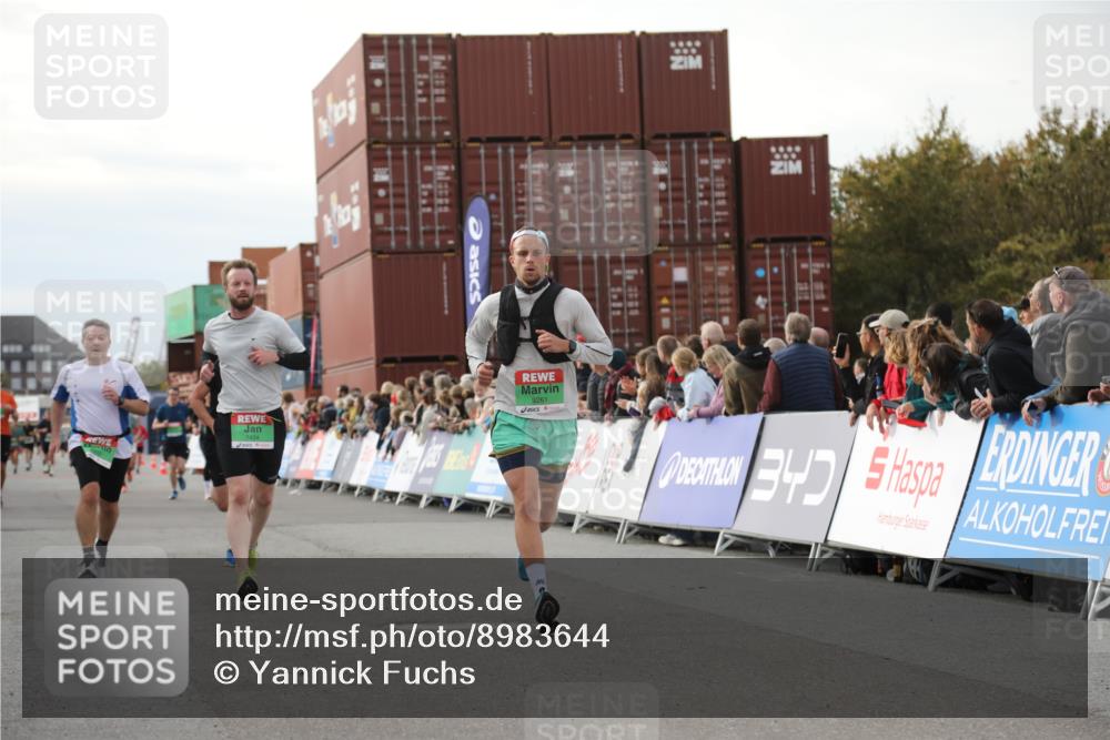 03.10.2025 - Köhlbrandbrückenlauf Yannick Fuchs http://msf.ph/oto/8983644 03.10.2025 16:07:21 Ziel 7093, 7302, 7402, 7434, 9018, 9261 meine-sportfotos.de