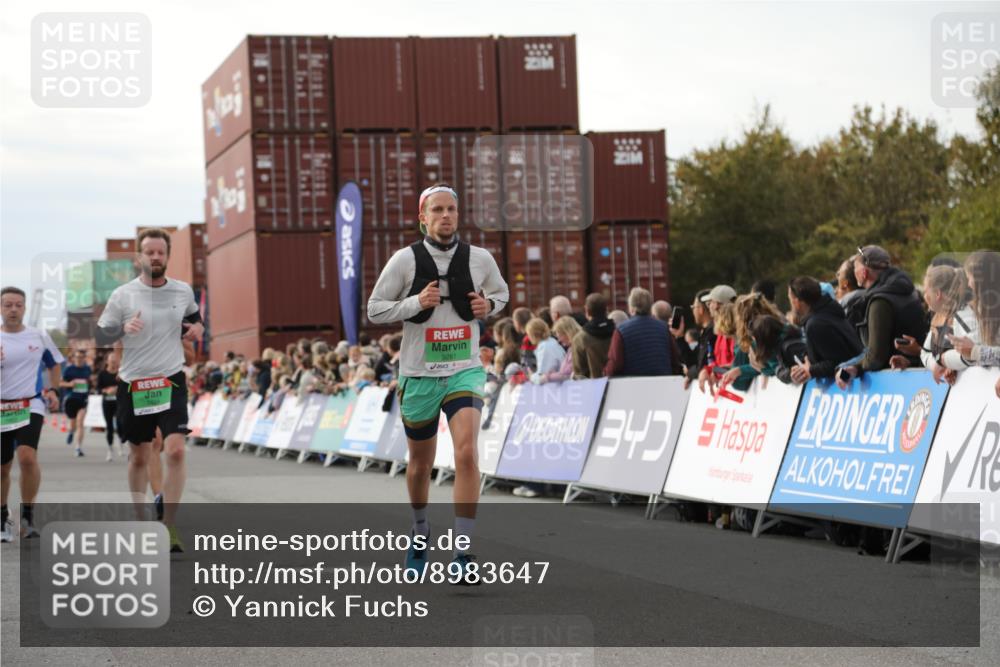 03.10.2025 - Köhlbrandbrückenlauf Yannick Fuchs http://msf.ph/oto/8983647 03.10.2025 16:07:22 Ziel 7056, 7071, 7093, 7172, 7302, 7402, 7434, 7499, 9018, 9261 meine-sportfotos.de