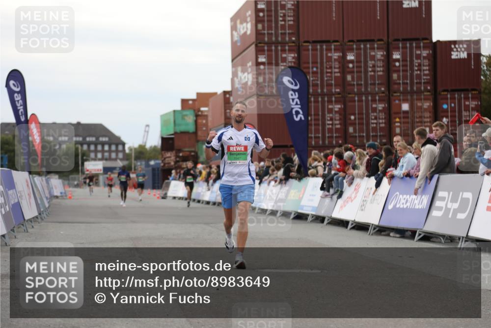 03.10.2025 - Köhlbrandbrückenlauf Yannick Fuchs http://msf.ph/oto/8983649 03.10.2025 15:53:39 Ziel 7047, 9322 meine-sportfotos.de