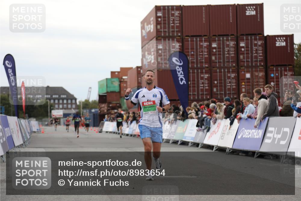03.10.2025 - Köhlbrandbrückenlauf Yannick Fuchs http://msf.ph/oto/8983654 03.10.2025 15:53:39 Ziel 7047, 9322 meine-sportfotos.de