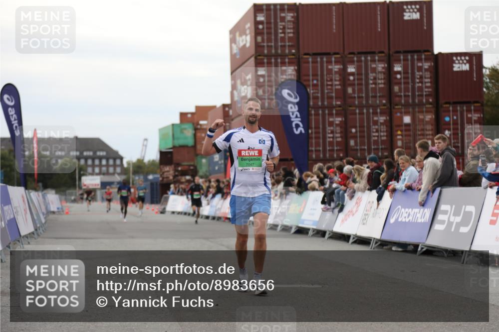 03.10.2025 - Köhlbrandbrückenlauf Yannick Fuchs http://msf.ph/oto/8983656 03.10.2025 15:53:39 Ziel 7047, 9322 meine-sportfotos.de
