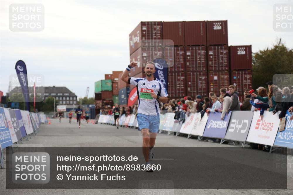 03.10.2025 - Köhlbrandbrückenlauf Yannick Fuchs http://msf.ph/oto/8983660 03.10.2025 15:53:40 Ziel 7047, 9322 meine-sportfotos.de