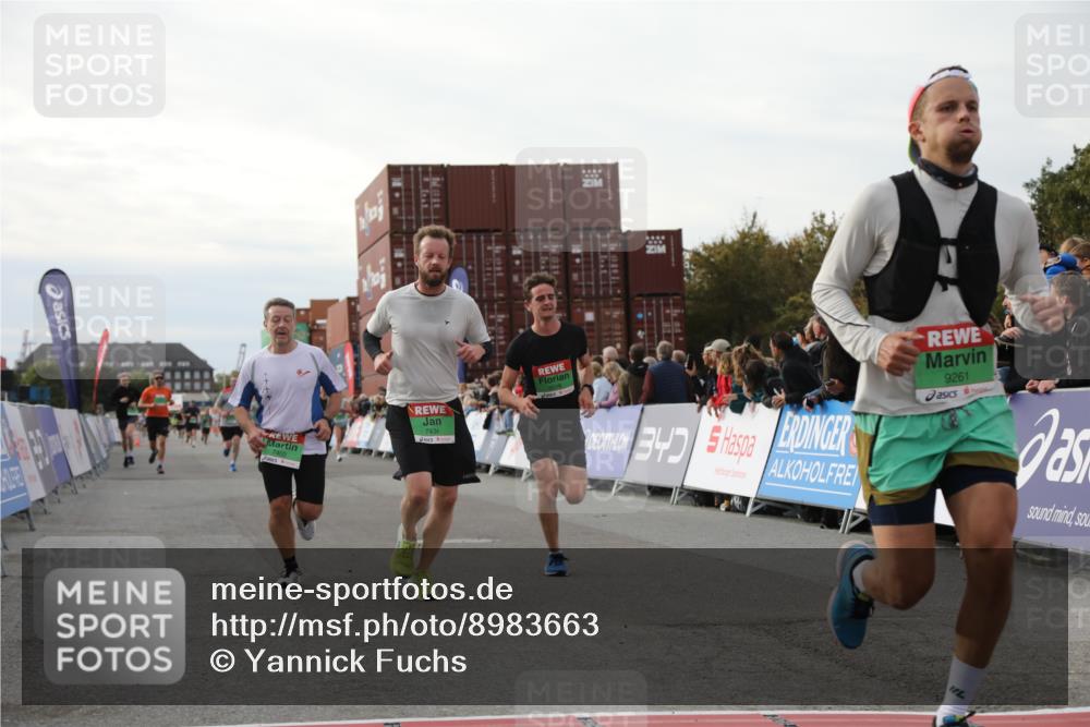 03.10.2025 - Köhlbrandbrückenlauf Yannick Fuchs http://msf.ph/oto/8983663 03.10.2025 16:07:23 Ziel 7056, 7071, 7093, 7172, 7365, 7402, 7434, 7499, 9018, 9261 meine-sportfotos.de