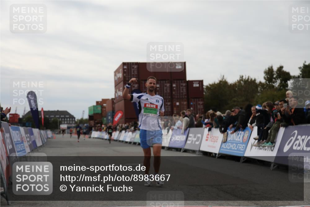 03.10.2025 - Köhlbrandbrückenlauf Yannick Fuchs http://msf.ph/oto/8983667 03.10.2025 15:53:40 Ziel 7047, 9322 meine-sportfotos.de
