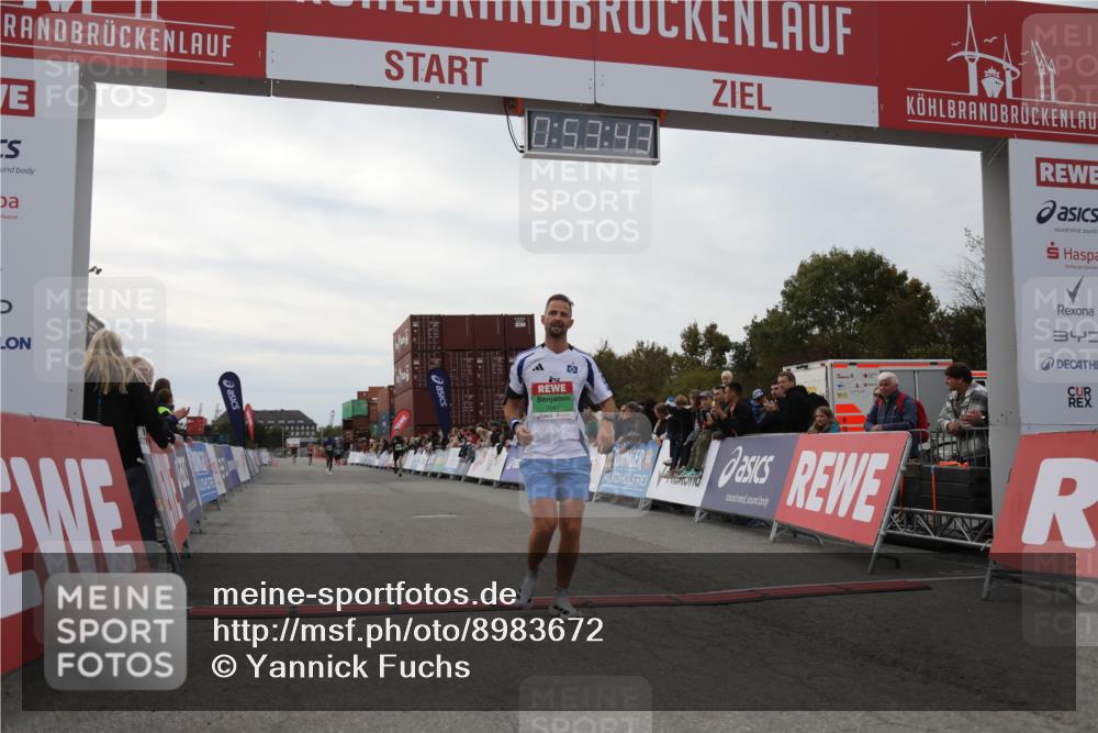 03.10.2025 - Köhlbrandbrückenlauf Yannick Fuchs http://msf.ph/oto/8983672 03.10.2025 15:53:42 Ziel 7047, 9322, 9718 meine-sportfotos.de