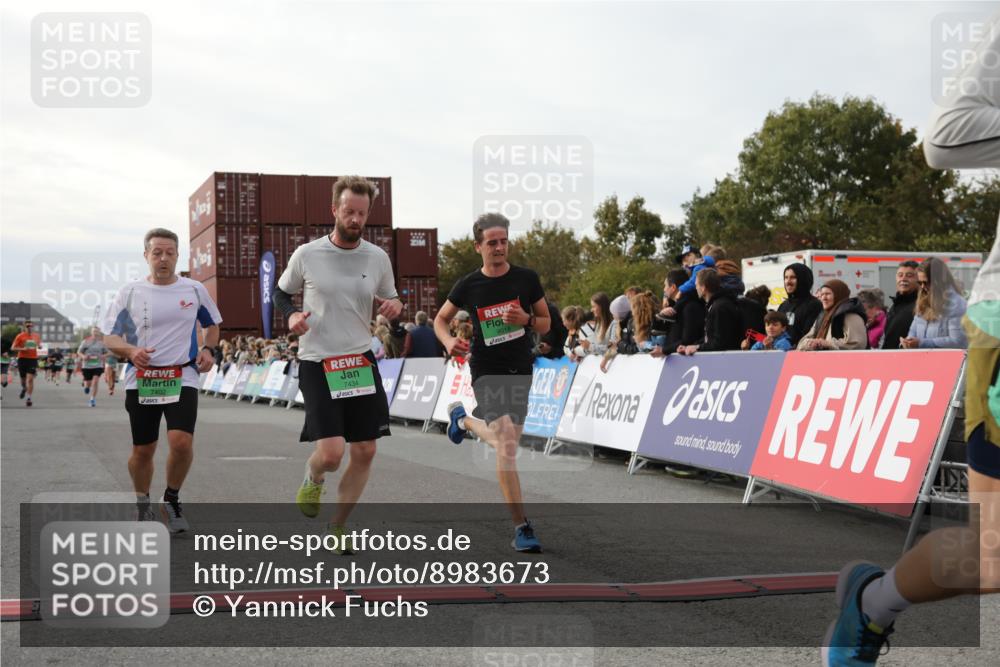 03.10.2025 - Köhlbrandbrückenlauf Yannick Fuchs http://msf.ph/oto/8983673 03.10.2025 16:07:24 Ziel 7056, 7071, 7172, 7365, 7402, 7434, 7499, 8919, 9018, 9261 meine-sportfotos.de