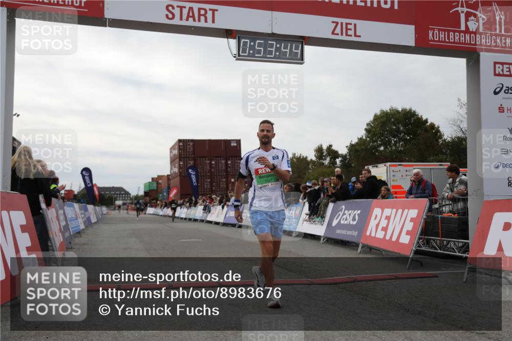 03.10.2025 - Köhlbrandbrückenlauf Yannick Fuchs http://msf.ph/oto/8983676 03.10.2025 15:53:42 Ziel 7047, 9322, 9718 meine-sportfotos.de