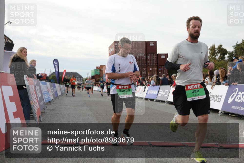 03.10.2025 - Köhlbrandbrückenlauf Yannick Fuchs http://msf.ph/oto/8983679 03.10.2025 16:07:25 Ziel 7056, 7071, 7172, 7365, 7402, 7434, 7499, 8919, 9018, 9261 meine-sportfotos.de