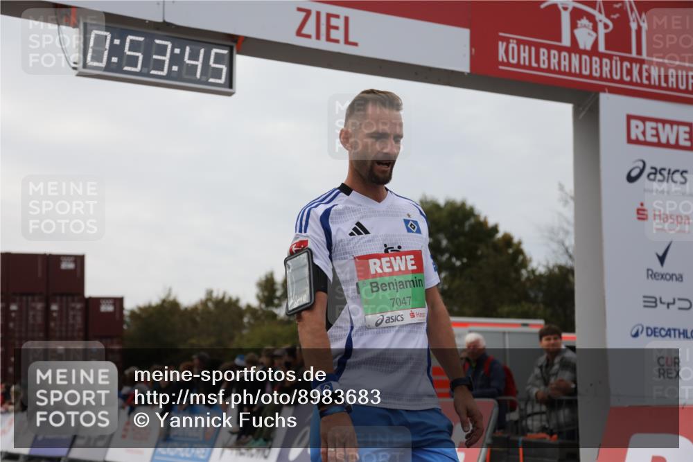 03.10.2025 - Köhlbrandbrückenlauf Yannick Fuchs http://msf.ph/oto/8983683 03.10.2025 15:53:43 Ziel 7047, 9322, 9718 meine-sportfotos.de