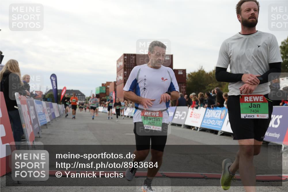 03.10.2025 - Köhlbrandbrückenlauf Yannick Fuchs http://msf.ph/oto/8983684 03.10.2025 16:07:25 Ziel 7056, 7071, 7172, 7365, 7402, 7434, 7499, 8919, 9018, 9261 meine-sportfotos.de