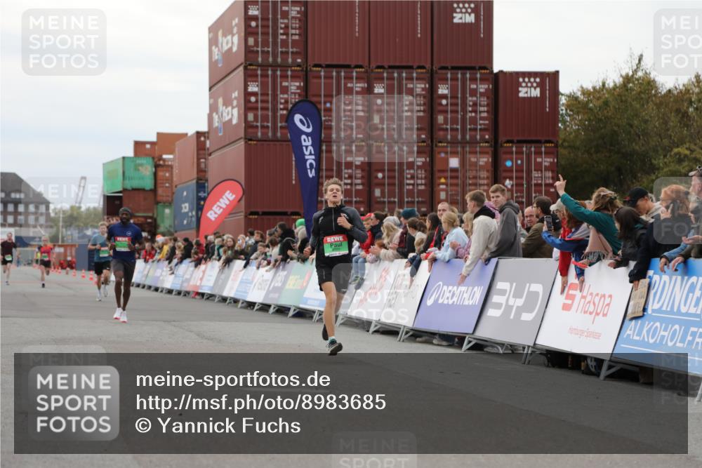 03.10.2025 - Köhlbrandbrückenlauf Yannick Fuchs http://msf.ph/oto/8983685 03.10.2025 15:53:45 Ziel 7047, 7181, 9322, 9718 meine-sportfotos.de