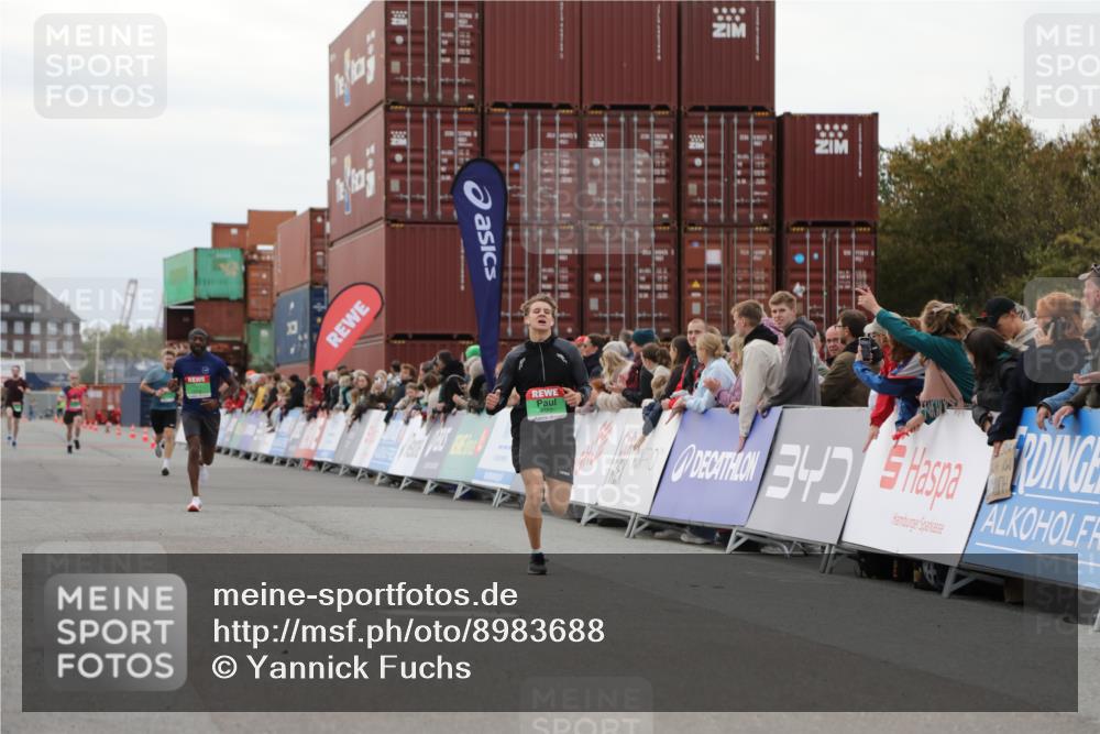 03.10.2025 - Köhlbrandbrückenlauf Yannick Fuchs http://msf.ph/oto/8983688 03.10.2025 15:53:45 Ziel 7047, 7181, 9322, 9718 meine-sportfotos.de
