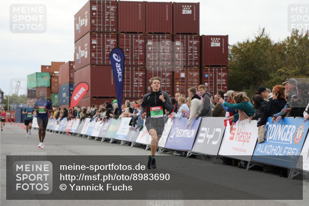 03.10.2025 - Köhlbrandbrückenlauf Yannick Fuchs http://msf.ph/oto/8983690 03.10.2025 15:53:45 Ziel 7047, 7181, 9322, 9718 meine-sportfotos.de