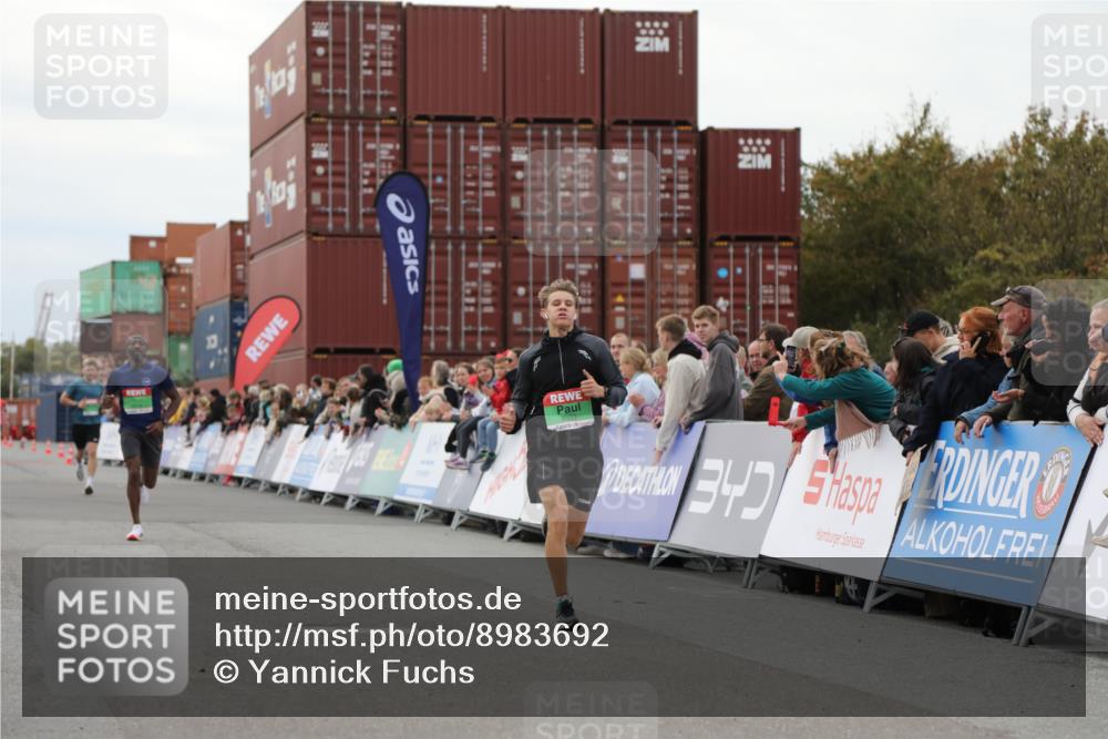 03.10.2025 - Köhlbrandbrückenlauf Yannick Fuchs http://msf.ph/oto/8983692 03.10.2025 15:53:45 Ziel 7047, 7181, 9322, 9718 meine-sportfotos.de
