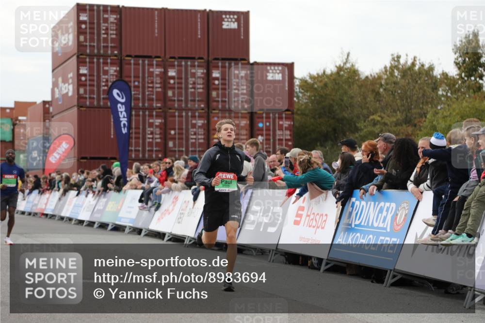 03.10.2025 - Köhlbrandbrückenlauf Yannick Fuchs http://msf.ph/oto/8983694 03.10.2025 15:53:46 Ziel 7181, 9322, 9718 meine-sportfotos.de