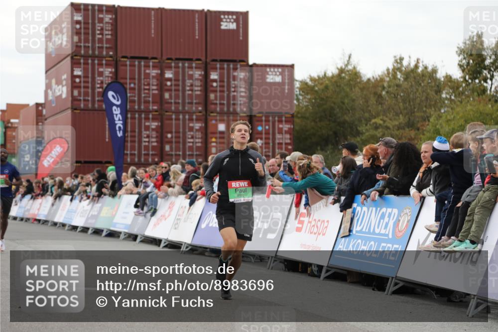 03.10.2025 - Köhlbrandbrückenlauf Yannick Fuchs http://msf.ph/oto/8983696 03.10.2025 15:53:46 Ziel 7181, 9322, 9718 meine-sportfotos.de