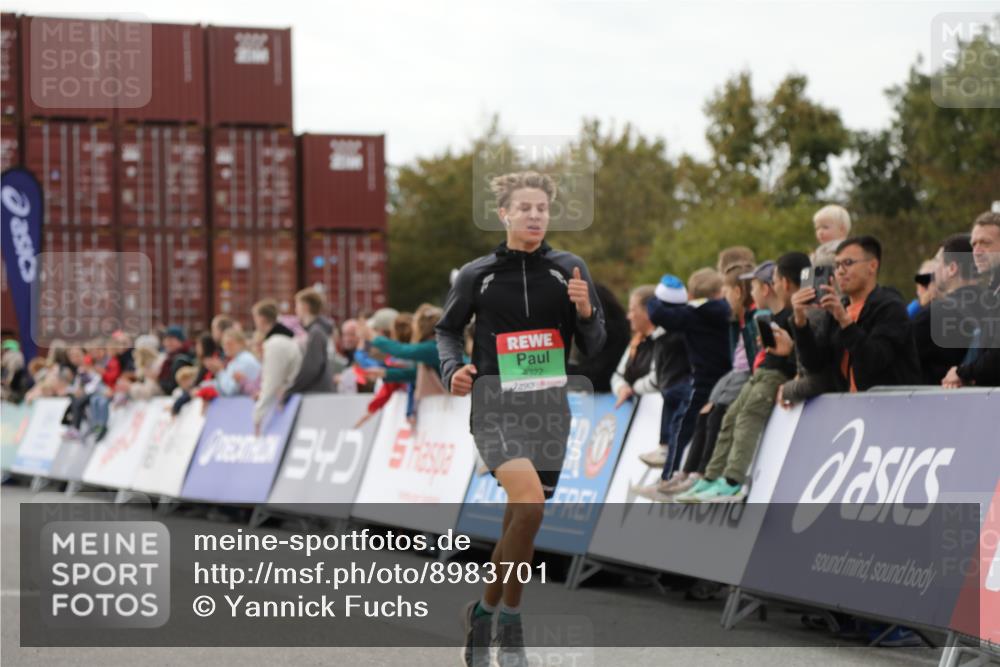 03.10.2025 - Köhlbrandbrückenlauf Yannick Fuchs http://msf.ph/oto/8983701 03.10.2025 15:53:47 Ziel 7074, 7181, 9322, 9718 meine-sportfotos.de