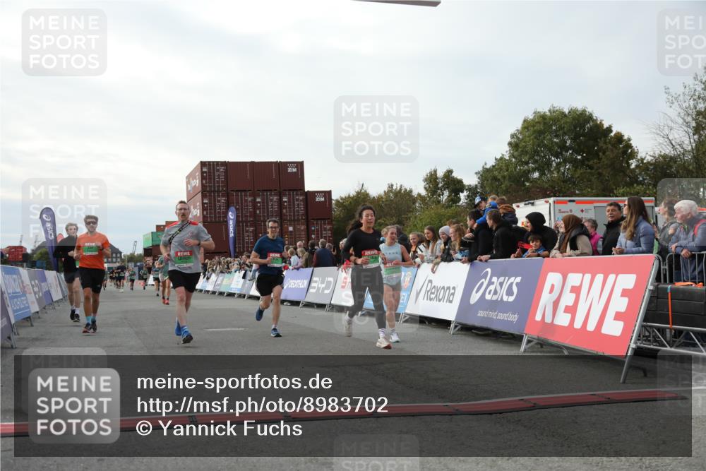 03.10.2025 - Köhlbrandbrückenlauf Yannick Fuchs http://msf.ph/oto/8983702 03.10.2025 16:07:29 Ziel 7056, 7071, 7172, 7365, 7499, 8745, 8862, 8919 meine-sportfotos.de