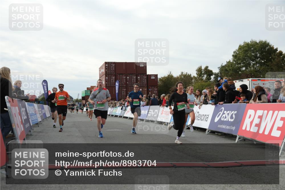 03.10.2025 - Köhlbrandbrückenlauf Yannick Fuchs http://msf.ph/oto/8983704 03.10.2025 16:07:29 Ziel 7056, 7071, 7172, 7365, 7499, 8745, 8862, 8919 meine-sportfotos.de