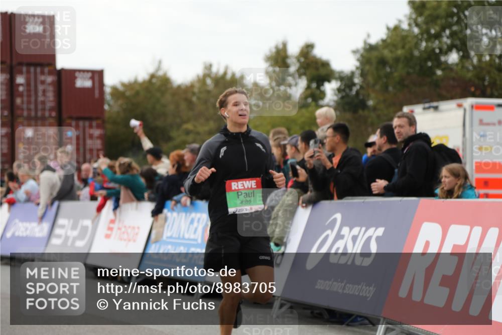 03.10.2025 - Köhlbrandbrückenlauf Yannick Fuchs http://msf.ph/oto/8983705 03.10.2025 15:53:47 Ziel 7074, 7181, 9322, 9718 meine-sportfotos.de