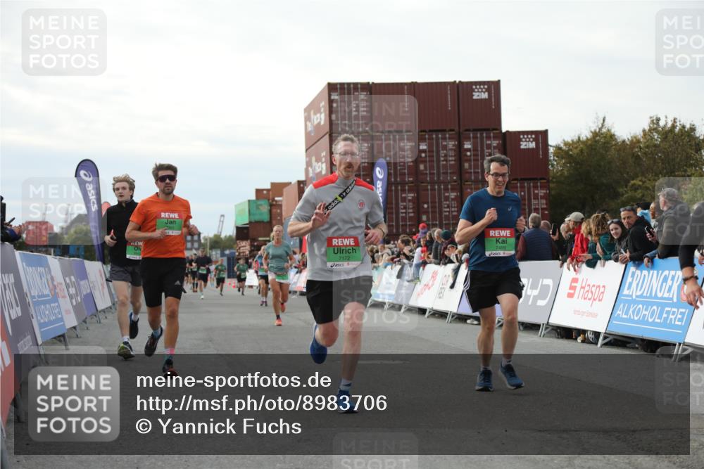 03.10.2025 - Köhlbrandbrückenlauf Yannick Fuchs http://msf.ph/oto/8983706 03.10.2025 16:07:30 Ziel 7056, 7071, 7172, 7365, 7499, 8745, 8862, 8919 meine-sportfotos.de