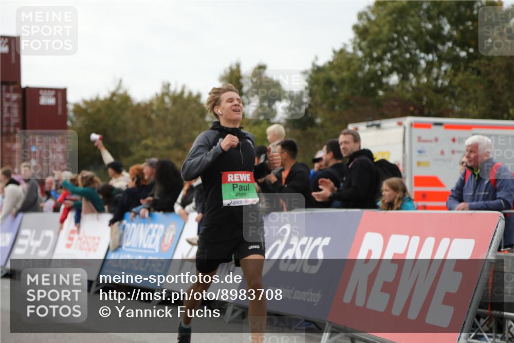 03.10.2025 - Köhlbrandbrückenlauf Yannick Fuchs http://msf.ph/oto/8983708 03.10.2025 15:53:47 Ziel 7074, 7181, 9322, 9718 meine-sportfotos.de