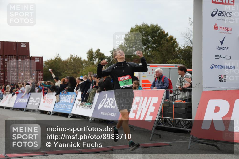 03.10.2025 - Köhlbrandbrückenlauf Yannick Fuchs http://msf.ph/oto/8983710 03.10.2025 15:53:48 Ziel 7074, 7181, 9322, 9718 meine-sportfotos.de