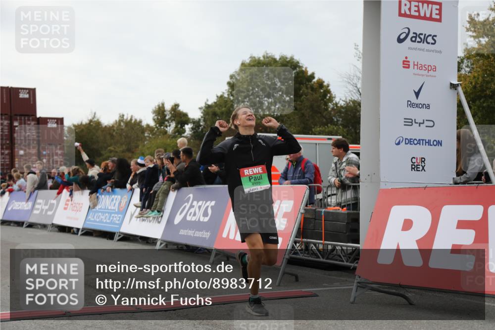 03.10.2025 - Köhlbrandbrückenlauf Yannick Fuchs http://msf.ph/oto/8983712 03.10.2025 15:53:48 Ziel 7074, 7181, 9322, 9718 meine-sportfotos.de