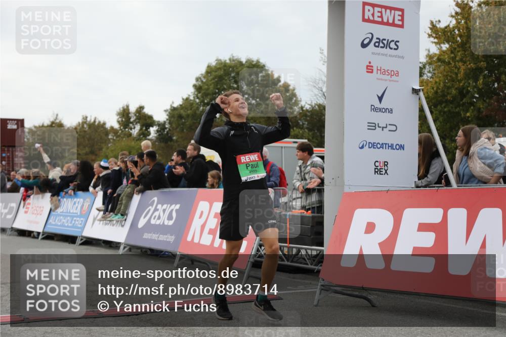 03.10.2025 - Köhlbrandbrückenlauf Yannick Fuchs http://msf.ph/oto/8983714 03.10.2025 15:53:48 Ziel 7074, 7181, 9322, 9718 meine-sportfotos.de