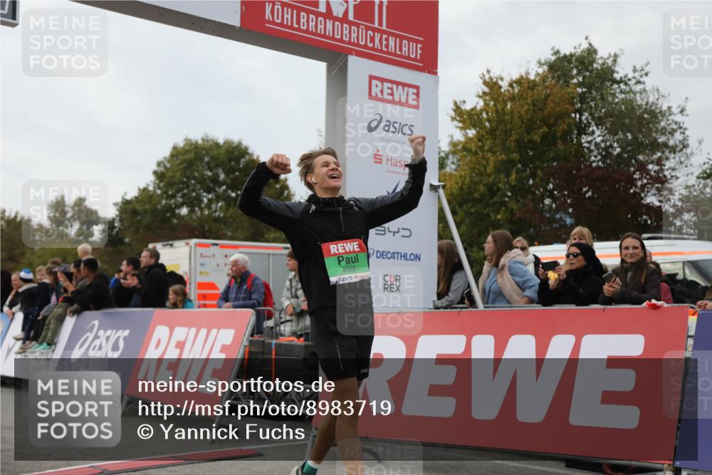 03.10.2025 - Köhlbrandbrückenlauf Yannick Fuchs http://msf.ph/oto/8983719 03.10.2025 15:53:48 Ziel 7074, 7181, 9322, 9718 meine-sportfotos.de