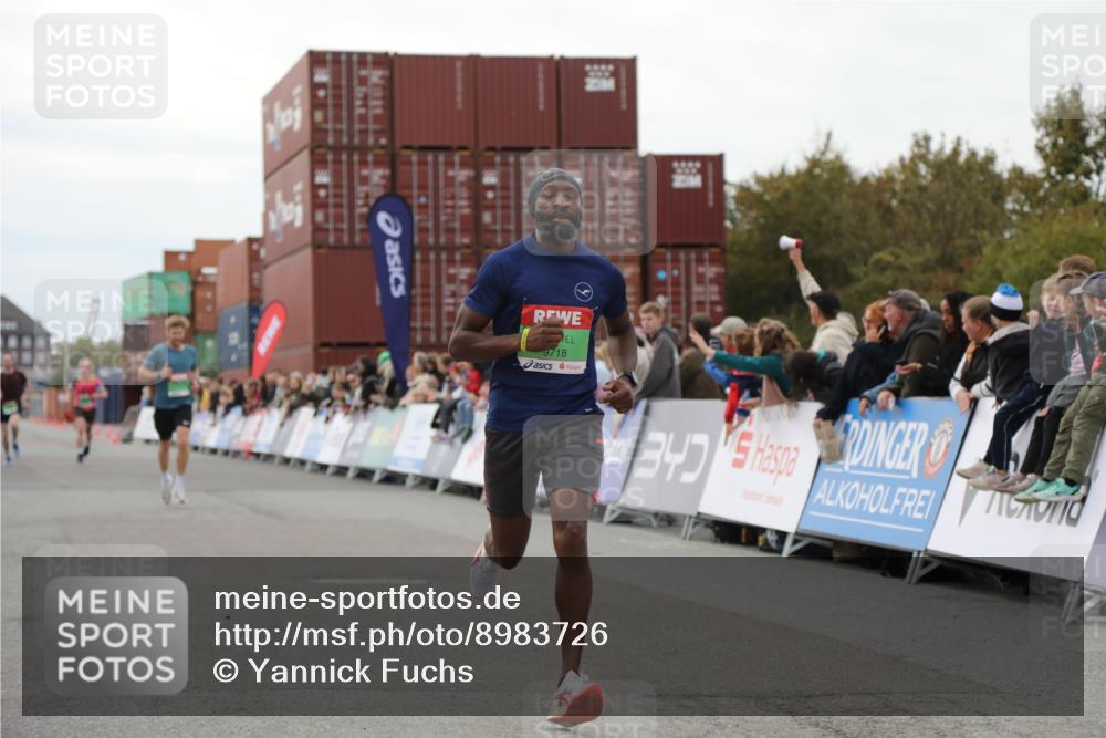03.10.2025 - Köhlbrandbrückenlauf Yannick Fuchs http://msf.ph/oto/8983726 03.10.2025 15:53:49 Ziel 7074, 7181, 9268, 9322, 9718 meine-sportfotos.de