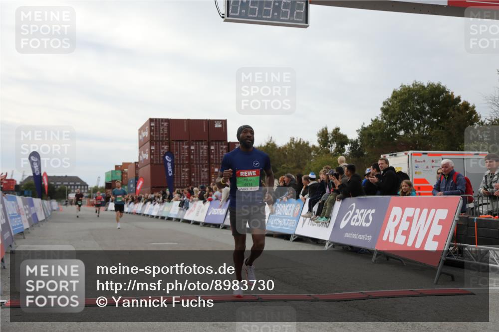03.10.2025 - Köhlbrandbrückenlauf Yannick Fuchs http://msf.ph/oto/8983730 03.10.2025 15:53:50 Ziel 7074, 7181, 9268, 9322, 9718 meine-sportfotos.de