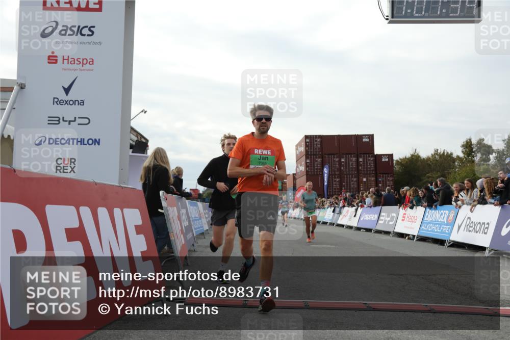 03.10.2025 - Köhlbrandbrückenlauf Yannick Fuchs http://msf.ph/oto/8983731 03.10.2025 16:07:32 Ziel 7056, 7071, 7172, 7179, 7365, 7499, 8745, 8862, 8919 meine-sportfotos.de